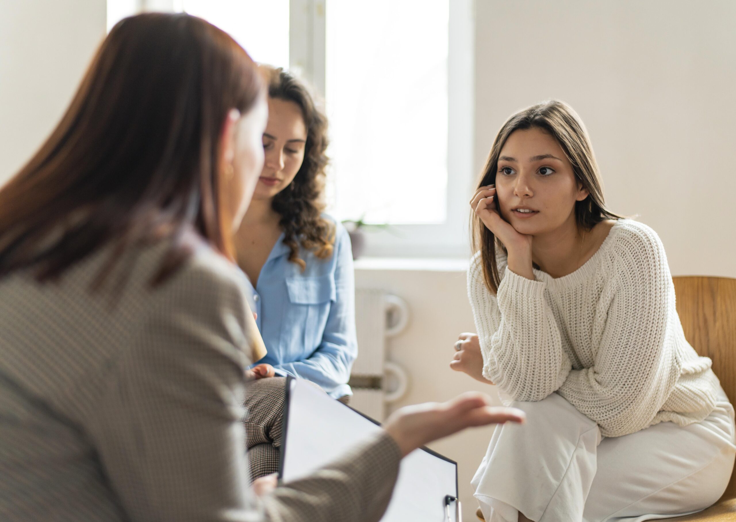 medium-shot-women-talking-therapy